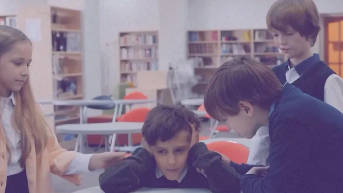 Çfarë ndodh me fëmijën që bullizohet? Psikologia tregon pasojat tronditëse!